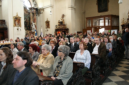 Uctenie si pamiatky obetí druhého a tretieho odboja v chráme sv. Michala v Brne.