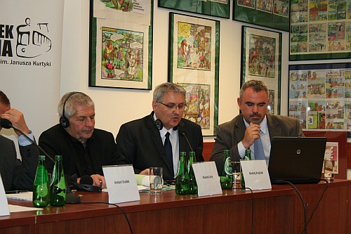 Predseda ÚPN Ondrej Krajňák počas jeho prezentácie.