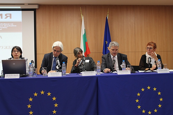 Predseda Správnej rady ÚPN Ondrej Krajňák počas svojej prednášky v Dome Európy v bulharskej Sofii.