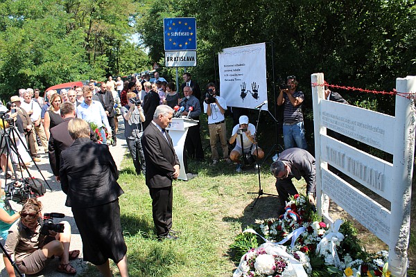 Predseda Správnej rady ÚPN Ondrej Krajňák vyjadril úctu jednej z najvýraznejších obetí železnej opony.