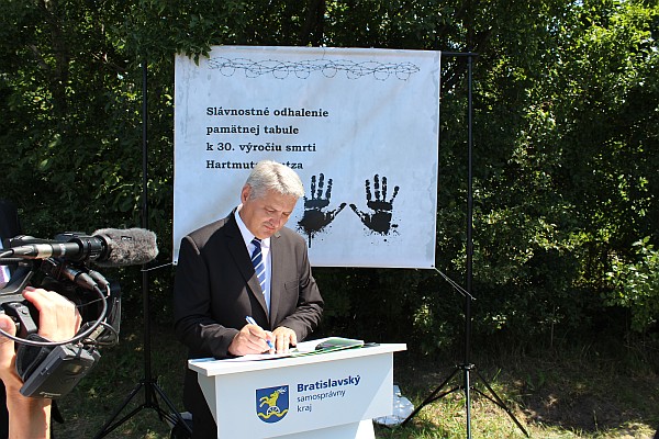 Ondrej Krajňák sa podpisom pripája k výzve riaditeľky Európskej pamäti a svedomia N. Winkelmann