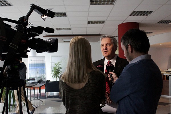 Predseda Správnej rady ÚPN Ondrej v rozhovore s novinármi. 