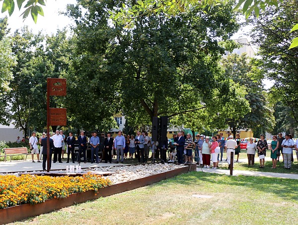 Pietna spomienka pri pamätníku odchodu sovietskych vojsk z Československa v Sliači