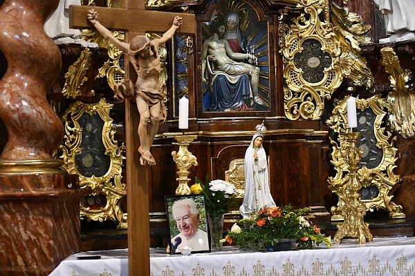 Spomienka na Antona Srholca sa v Skalici začala svätou omšou v kostole rehole milosrdných bratov 