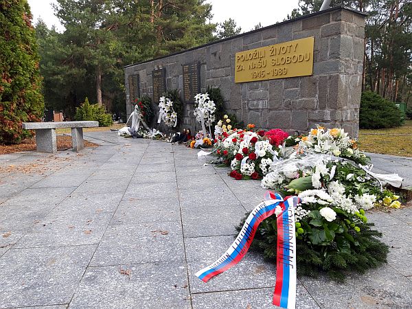 Pamätník obetiam komunizmu na cintoríne Vrakuňa v Bratislave