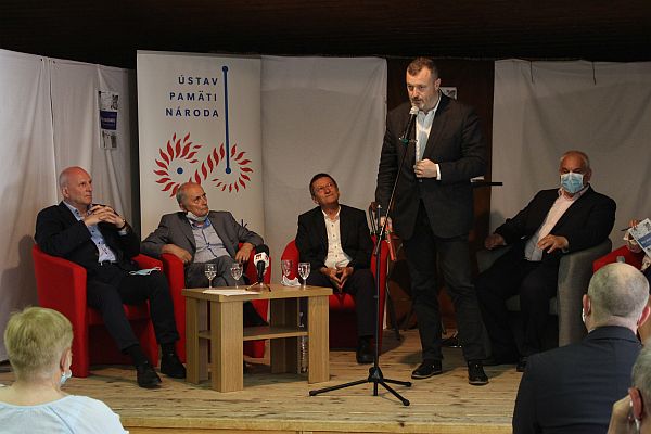 Prezentácie publikácie sa zúčastnil aj minister práce, sociálnych vecí a rodiny Slovenskej republiky Milan Krajniak