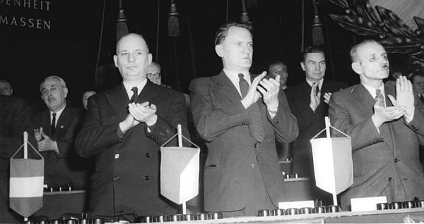 Foto 2: Ako minister financií na konferencii v Berlíne (1954). Zdroj: Reprofoto