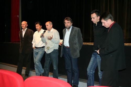 Zľava: František Mikloško, Ján Budaj, Ján Čarnogurský, Ladislav Snopko, režisér Tomáš Vitek a moderátor Patrik Dubovský Foto: zľava F. Mikloško, J. Budaj, J. Čarnogurský, L. Snopko, režisér T. Vitek a P. Dubovský