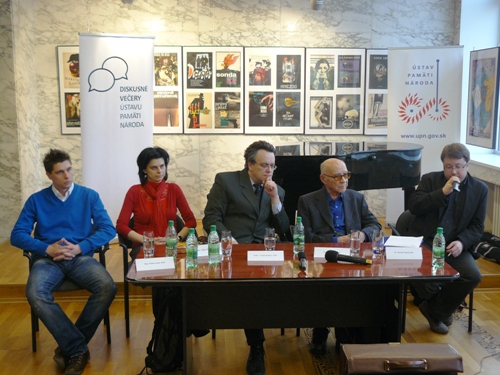 Foto: zľava D. Segeš, M. Majeriková, moderátor T. Klubert, M. Andráš a D. Dąbrowski 