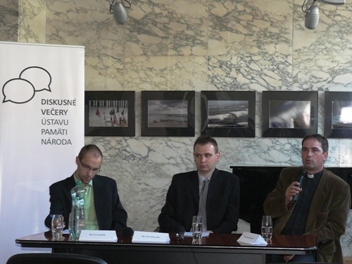 Foto: Zľava: Pavol Jakubčin, moderátor Peter Jašek a Peter Borza Foto: Zľava: Pavol Jakubčin, moderátor Peter Jašek a Peter Borza