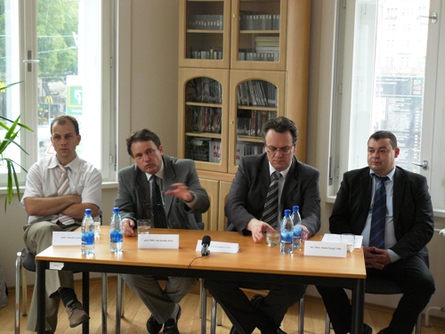 Zľava: Martin Lacko, Jan Rychlík, moderátor Tomáš Klubert a Michal Šmigeľ Foto: zľava M. Lacko, J. Rychlík, T. Klubert a M. Šmigeľ