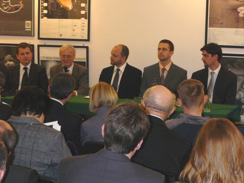 Foto: zľava: I. Petranský, autor publikácie X. Rouard, J. Pálffy, J. Sivoš, M. Miklovič Foto: zľava: I. Petranský, autor publikácie X. Rouard, J. Pálffy, J. Sivoš, M. Miklovič