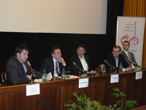 Zľava: P. Dubovský, L. Szigeti, J. Budaj, J. Marušiak a J. Sivoš Foto: zľava P. Dubovský, L. Szigeti, J. Budaj, J. Marušiak a J. Sivoš