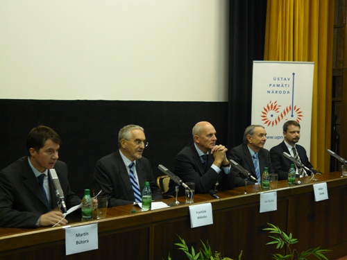 Zľava: P. Dubovský, M. Bútora, F. Mikloško, M. Zemko a Ľ. Morbacher Foto: zľava P. Dubovský, M. Bútora, F. Mikloško, M. Zemko a Ľ. Morbacher