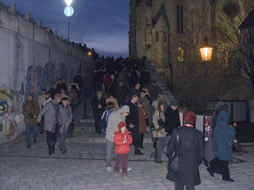 Foto: sprievod a odhalenie pamätníka Sviečkovej manifestácie Foto: sprievod a odhalenie pamätníka Sviečkovej manifestácie