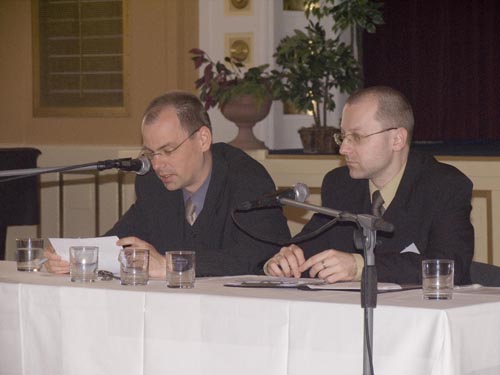 Foto: Ondrej Podolec a Martin Pekár v paneli zameranom na spoločensko-politické aspekty. Foto: Ondrej Podolec a Martin Pekár v paneli zameranom na spoločensko-politické aspekty.