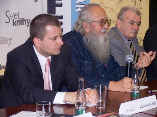 Foto: Ivan Petranský, Jozef Jablonický a druhý recenzent Valerián Bystrický. Foto: Ivan Petranský, Jozef Jablonický a druhý recenzent Valerián Bystrický.