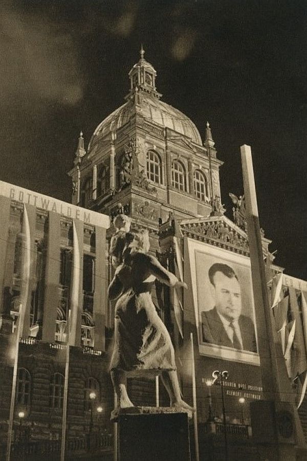 Fotografia č.1 - Priemyselný palác v Prahe počas IX. zjazdu KSČ
