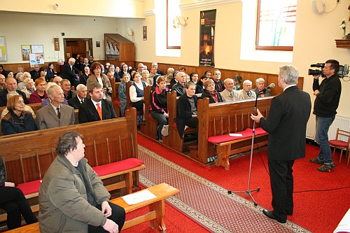 Účastníci spomienkového stretnutia v kláštornom kostole u redemptoristov.