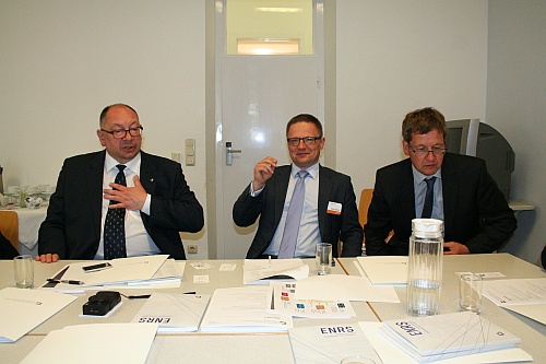 Predstavitelia siete ENRS J. Rydel, R. Rogulský a M. Weber počas rozhovorov.