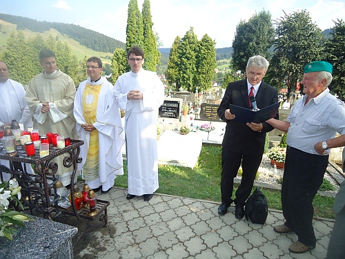 Predseda Správnej rady ÚPN Ondrej Krajňák prečítal príhovor svojho otca Jozefa, ktorý pred 50. rokmi odznel na tom istom mieste v deň pohrebu božieho služobníka.