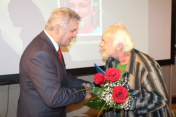 Ceny odovzdával aj predseda Správnej rady ÚPN Ondrej Krajňák.