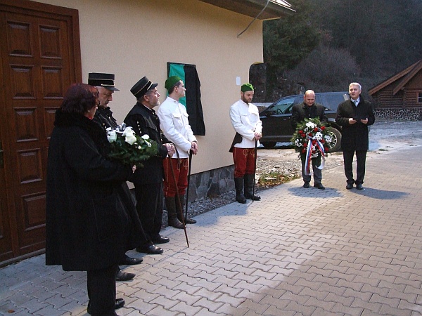 Predseda SpR ÚPN O. Krajňák počas príhovoru pred odhalením pamätnej tabule Alexandrovi Vozjanovovi.