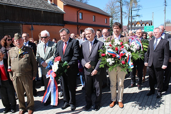 Ľudomír Molitoris, generálny tajomník Spolku Slovákov v Poľsku, predseda Správnej rady ÚPN Ondreja Krajňáka a ďalší hostia.