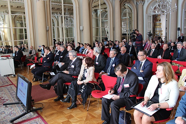 Konferencia sa uskutočnila v reprezentatívnych priestoroch Primaciálneho paláca.