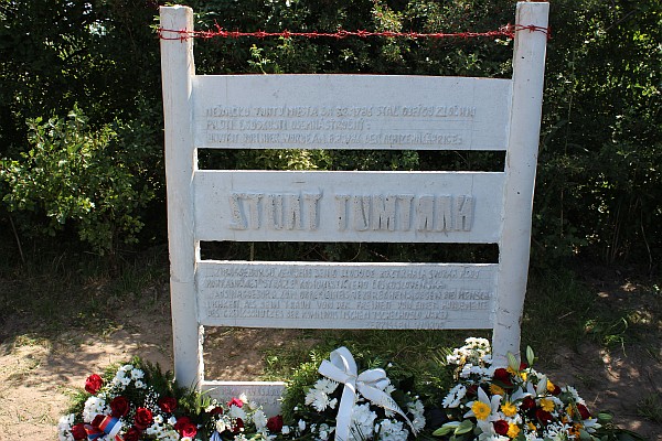 Pamätník venovaný Hartmutovi Tautzovi, ktorého autorom je František Guldan.