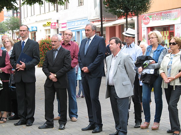 Na fotografii zľava J. Endrődi (ÚPN), F. Bednár (SZBPV), viceprimátor Mesta Poprad Mgr. Mgr. I. Wzoš, predseda SZBPV Ing. Imrich Body.