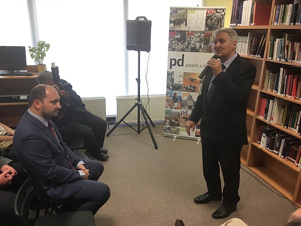 Predseda SpR ÚPM Ondrej Krajňák v príhovore v „Knihovne Jana Langoše“ v Prahe pri príležitosti 10. výročia vydávania časopisu ÚSTR „Paměť a dejiny“.