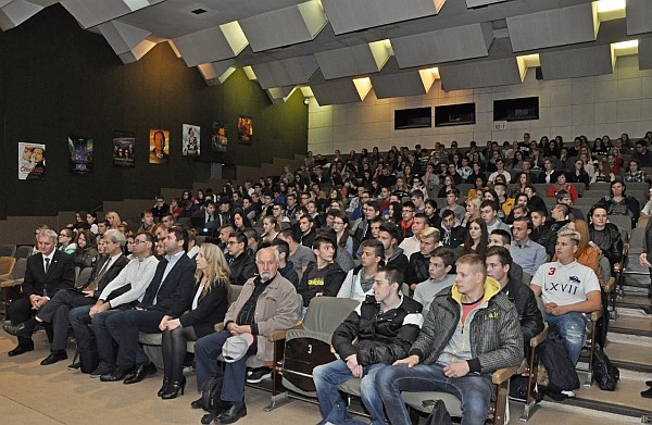 Študenti počas prednášky k Maďarskej revolúcii.