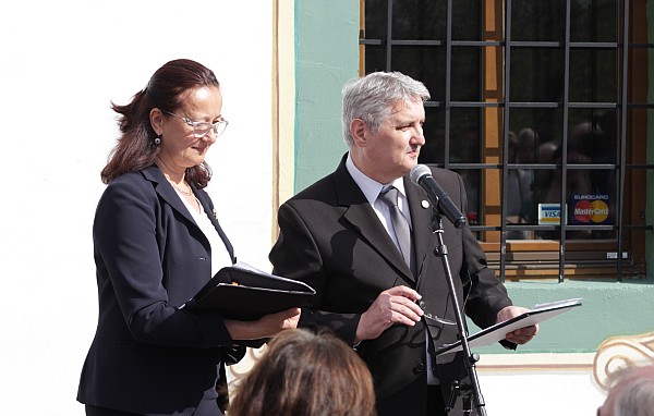 Slávnostnú ceremóniu uviedol predseda Správnej rady ÚPN Ondrej Krajňák.