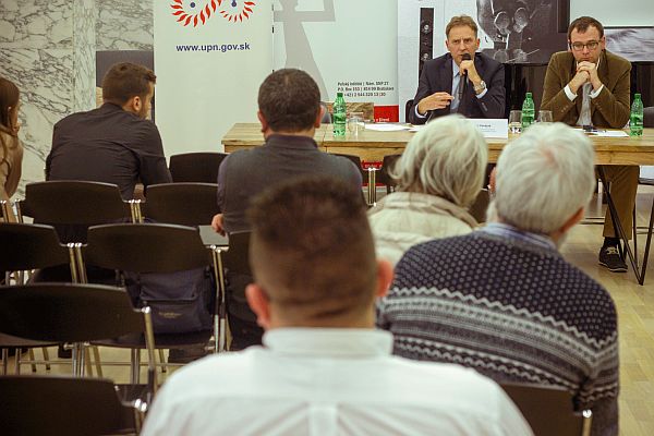 Prezentácia poľského prokurátora Krakovskej pobočky Hlavnej komisie pre trestné stíhanie zločinov proti poľskému národu Wojciecha Pardyaka