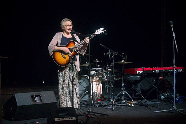 Dagmar Andrtová počas vystúpenia na koncerte Hlas slobody