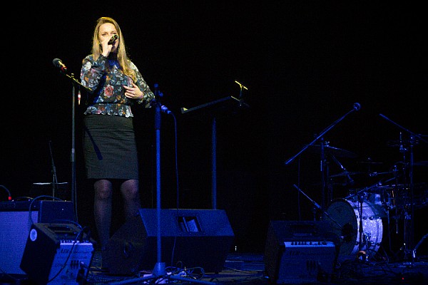 Kristína Prekopová počas vystúpenia na koncerte Hlas slobody