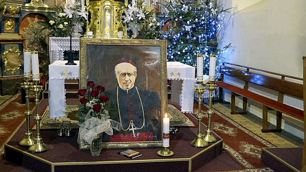 Portrét biskupa Štefana Barnáša v Kostole Obetovania Pána v jeho rodnej Slovenskej Vsi
