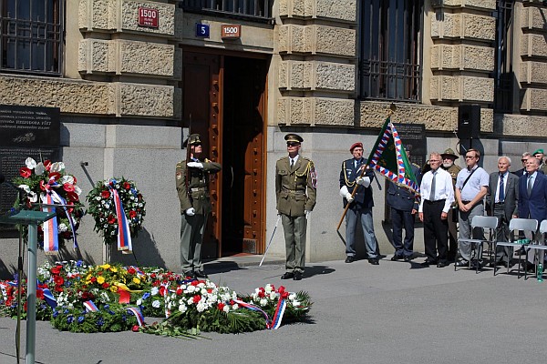 Pietny akt pred budovou Generálneho štábu Armády ČR