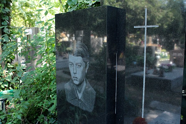 Náhrobný kameň na hrobe Petra Legnera na Martinskom cintoríne v Bratislave. Foto: Andrea Púčiková, ÚPN