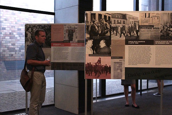 Výstava August 1968: Nádeje a vytriezvenia je pre verejnosť prístupná v priestoroch budovy Slovenského rozhlasu