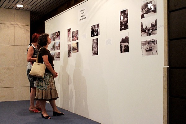 Výstava dobových fotografií, ktoré poskytli poslucháči Slovenského rozhlasu