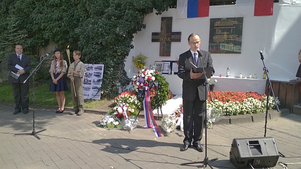 Za ÚPN vystúpil s príhovorom Ján Endrődi