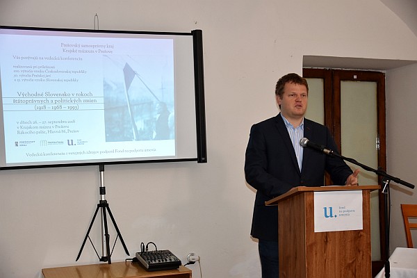 Historik ÚPN František Neupauer prítomným sprostredkoval informácie o Sviečkovej manifestácii z pohľadu východného SlovenskaHistorik ÚPN František Neupauer prítomným sprostredkoval informácie o Sviečkovej manifestácii z pohľadu východného Slovenska