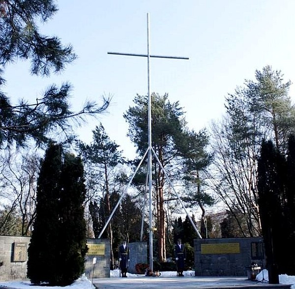 Pamätník popraveným a umučeným politickým väzňom komunizmu na Cintoríne Vrakuňa. Ilustračná foto: Andrea Púčiková, ÚPN