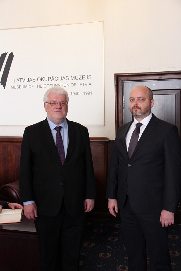 Zástupcovia ÚPN rokovali s riaditeľom Múzea okupácie Lotyšska Gunārsom Nāgelsom.