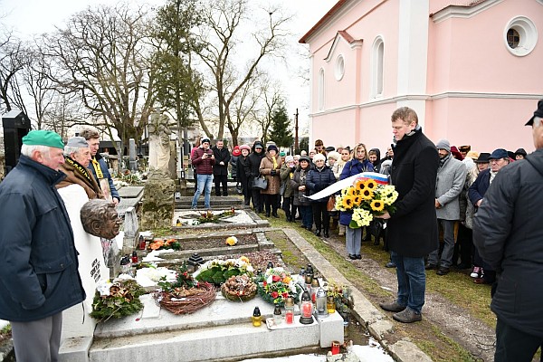 Za Ústav pamäti národa vzdal úctu Antonovi Srholcovi historik František Neupauer
