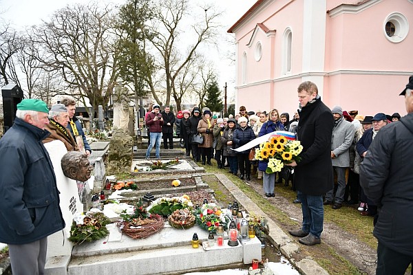 Za Ústav pamäti národa vzdal úctu Antonovi Srholcovi historik František Neupauer