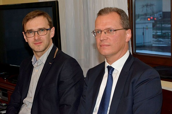 Poľský veľvyslanec Krzysztof Strzałka (vpravo) a predseda slovensko-poľskej parlamentnej skupiny a poslanec NR SR Martin Fedor. Foto: Karol Dubovan