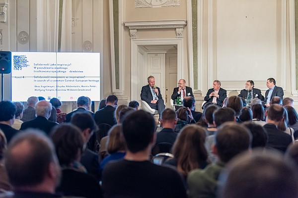 Konferencia On the Downfall of Communism. 1989 in Central and Eastern Europe. V paneli, ktorý sa venoval ozvenám hnutia Solidarita, vystúpil aj vedúci Katedry histórie na Filozofickej fakulte UPJŠ v Košiciach a člen Správnej rady ÚPN prof. Martin Pekár (druhý zľava)